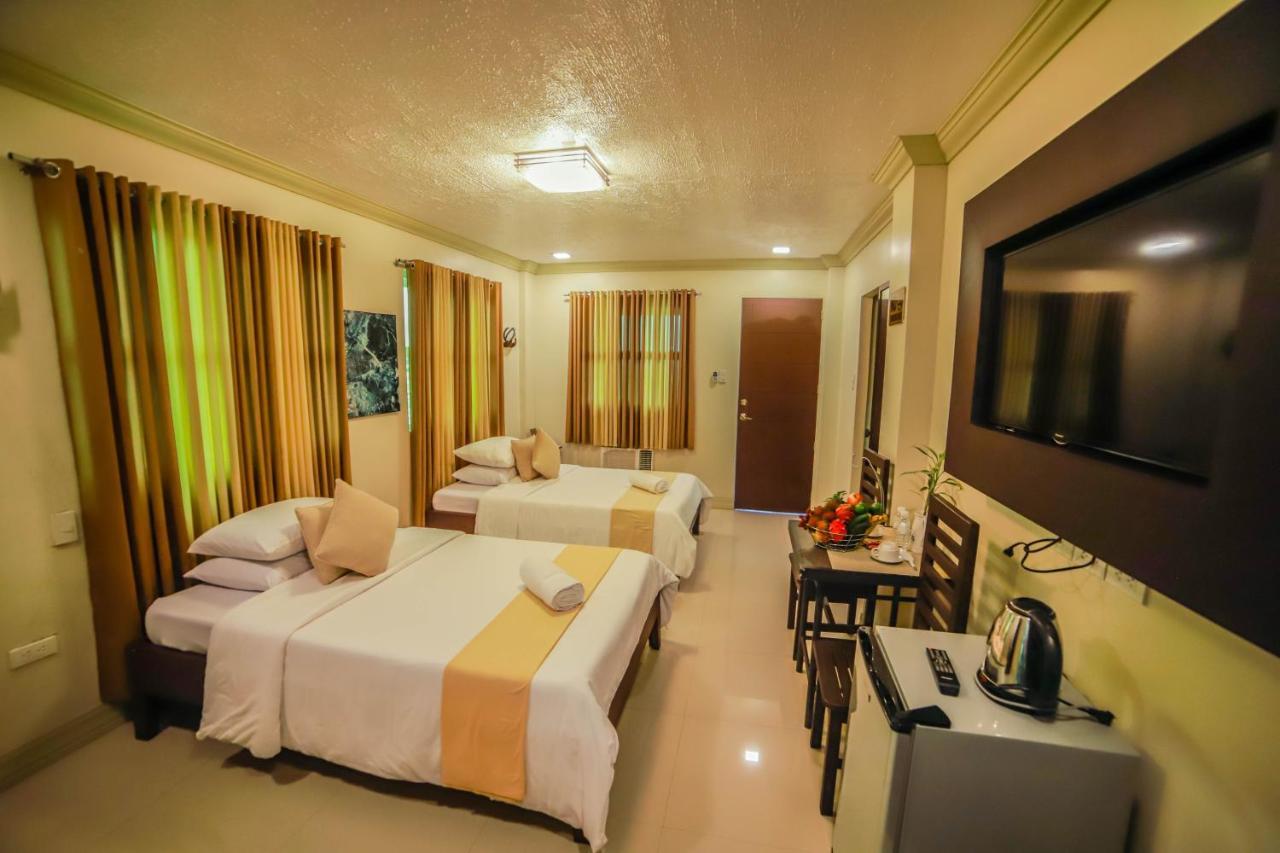Villa Esmeralda Bryan'S Resort Hotel And Restaurant Palayan City Exterior photo
