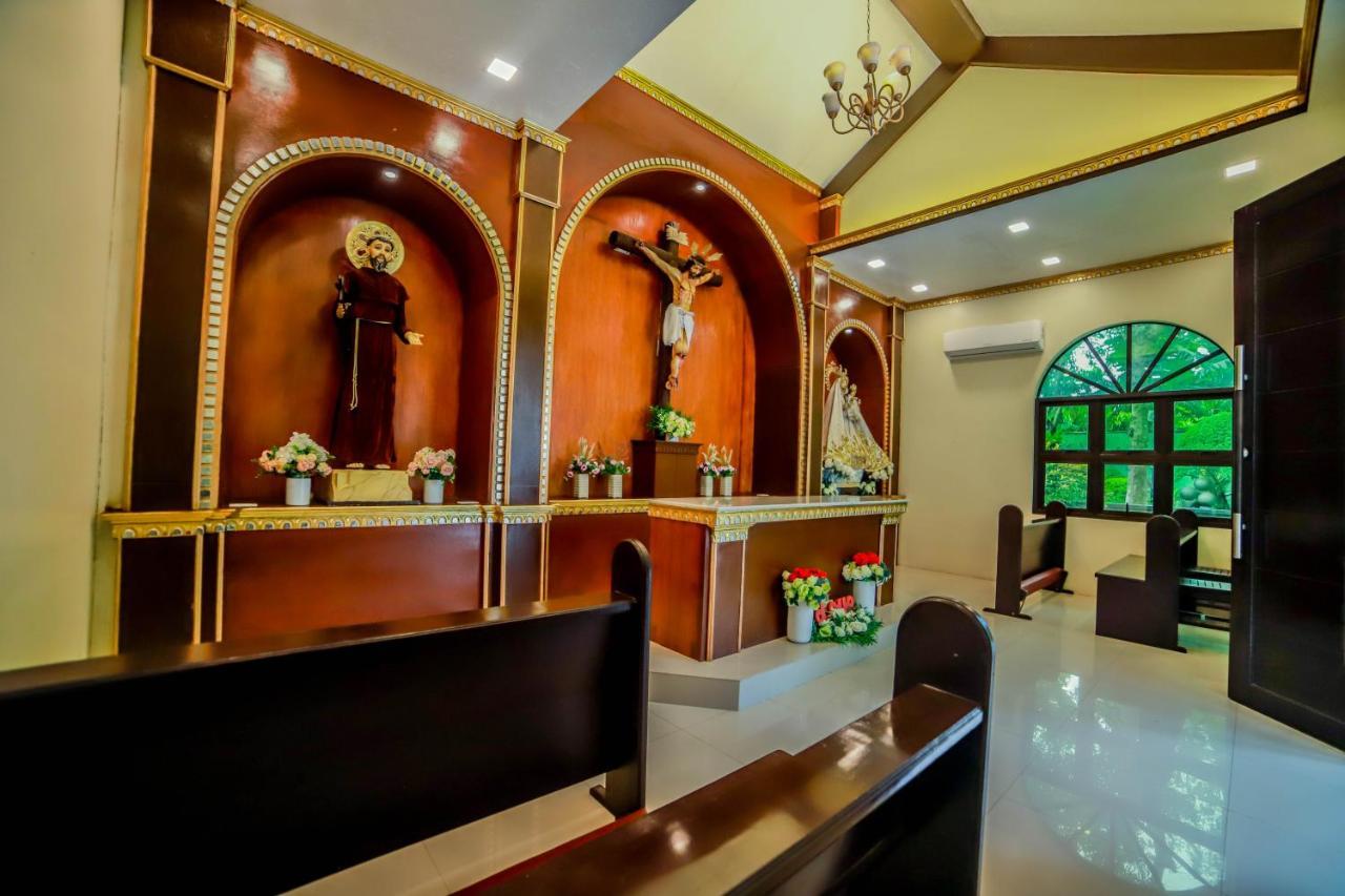 Villa Esmeralda Bryan'S Resort Hotel And Restaurant Palayan City Exterior photo