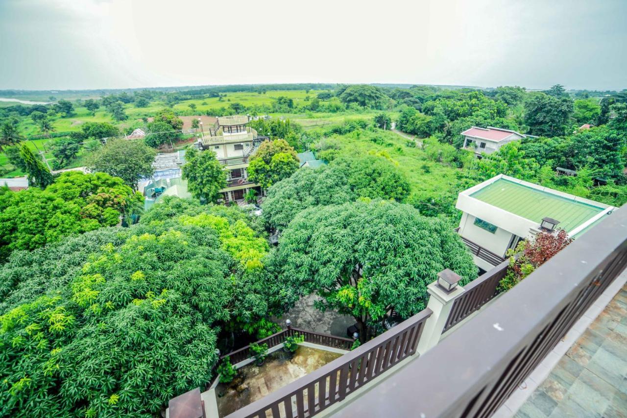 Villa Esmeralda Bryan'S Resort Hotel And Restaurant Palayan City Exterior photo