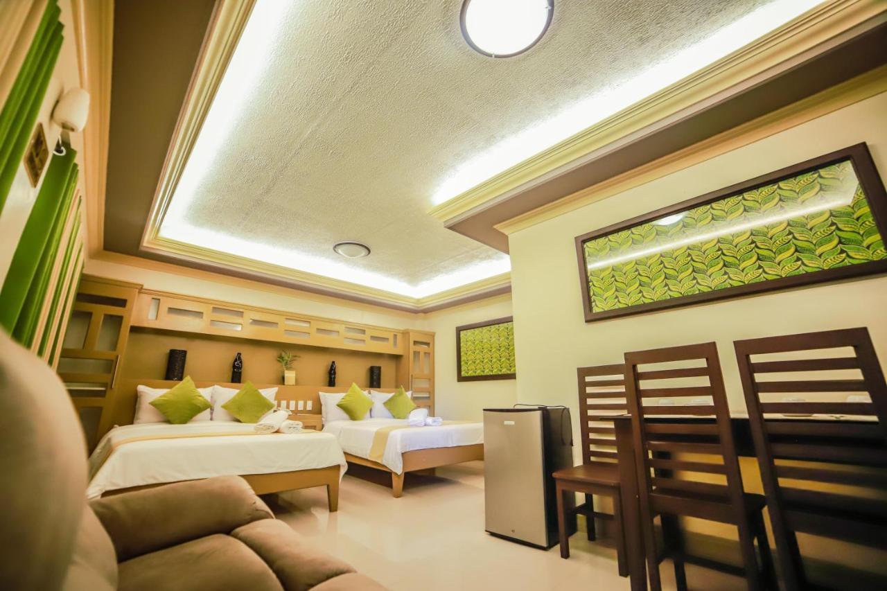 Villa Esmeralda Bryan'S Resort Hotel And Restaurant Palayan City Exterior photo