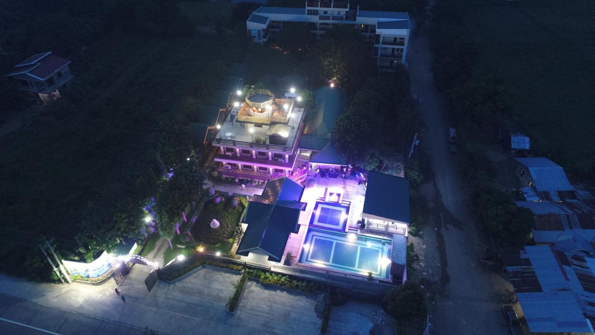 Villa Esmeralda Bryan'S Resort Hotel And Restaurant Palayan City Exterior photo