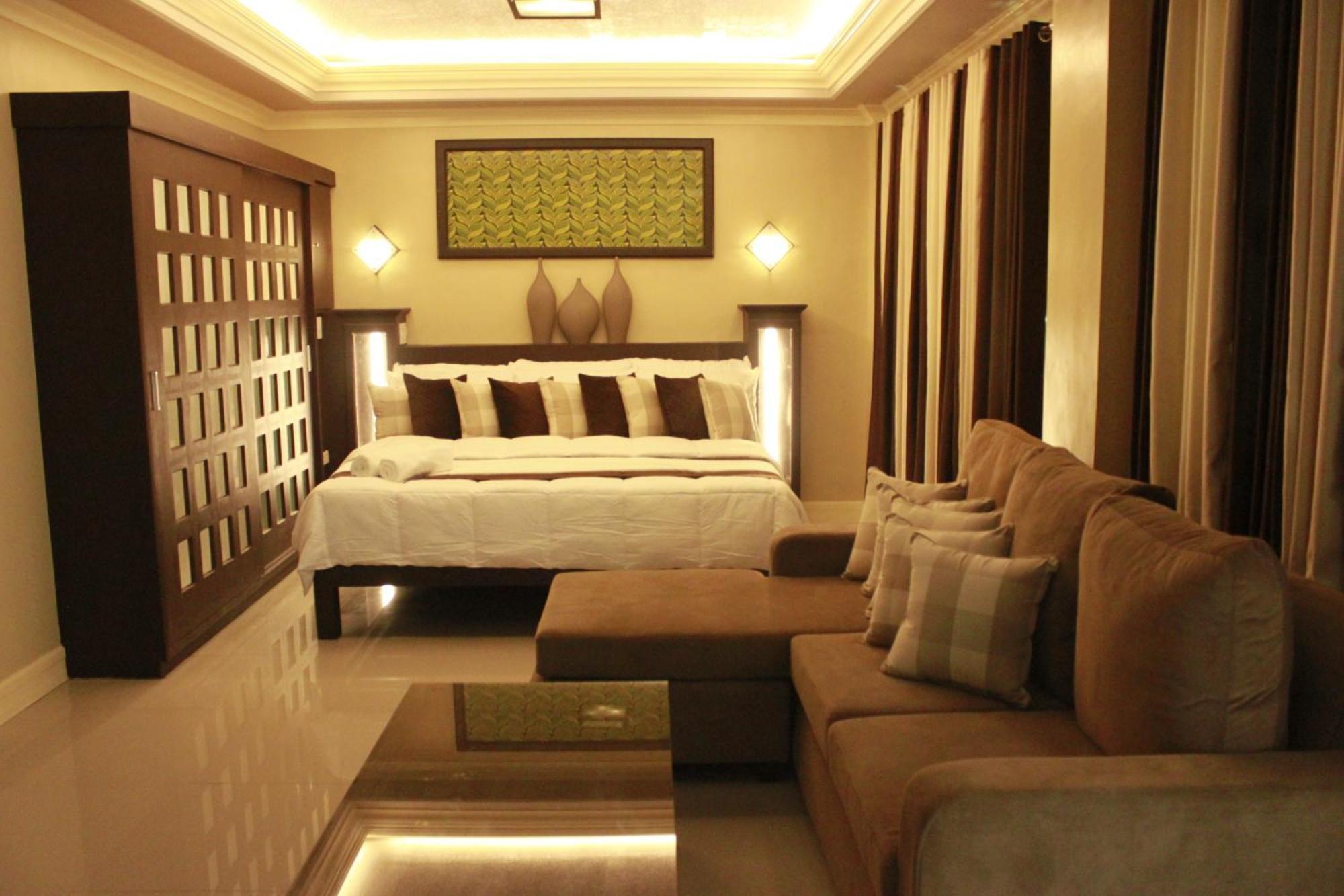 Villa Esmeralda Bryan'S Resort Hotel And Restaurant Palayan City Exterior photo